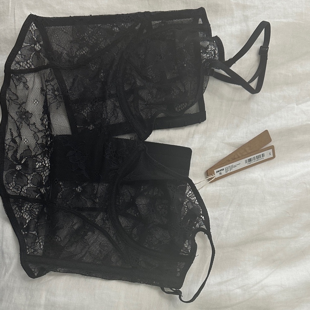 SKIMS Ultra Fine Lace Corset